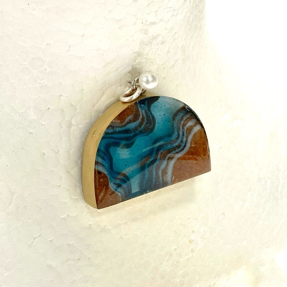 HANDMADE Tiered Resin Art and Sand Pendant - Picture 8 of 10